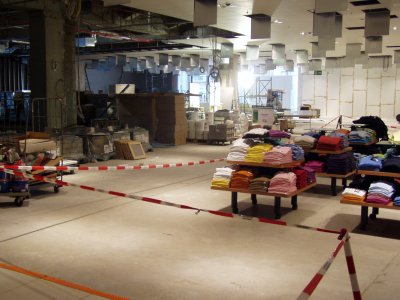 デパート兼建設現場